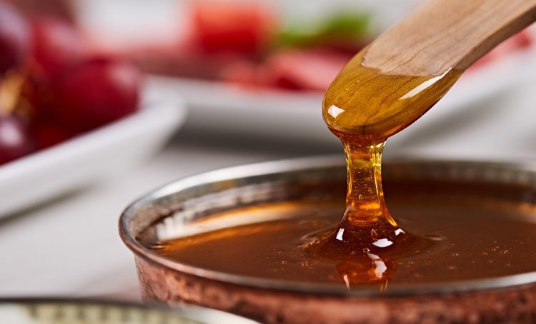 Provides Countless Benefits: HONEY