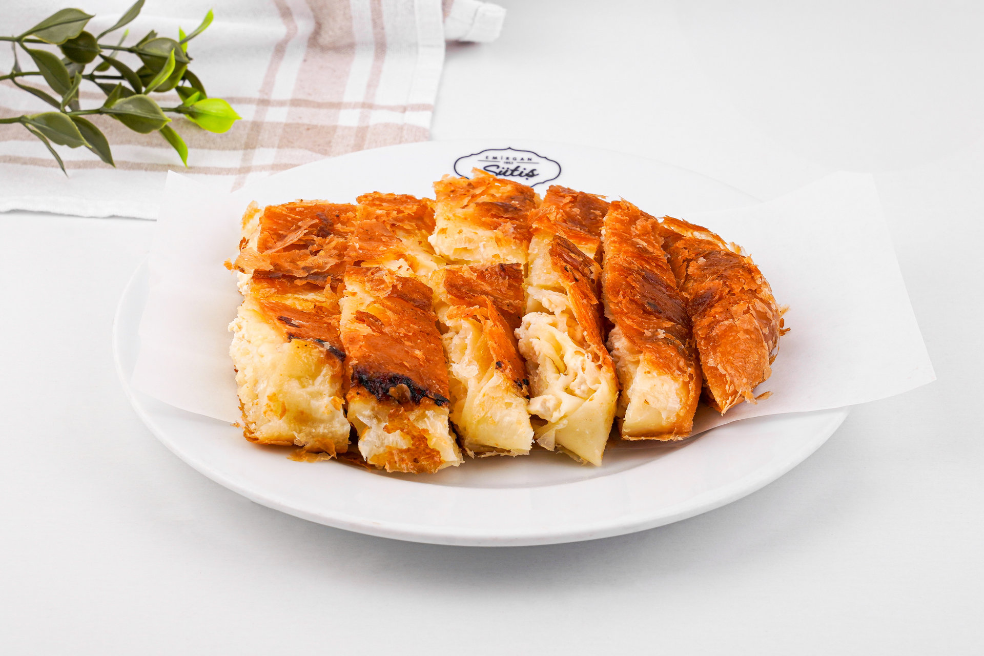 Peynirli Kol Böreği