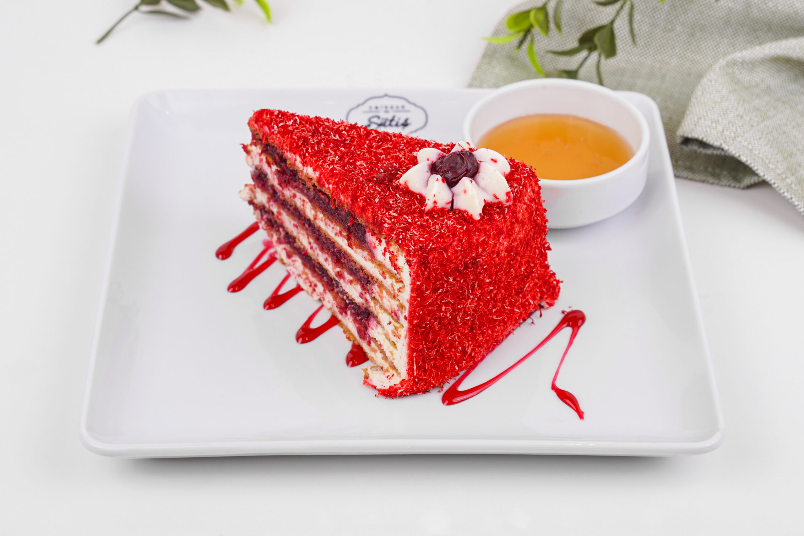 Vişneli Medovik Pasta